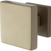 GPF9825.A4 Vierkante voordeurknop op rozet Champagne blend 70x70 mm
