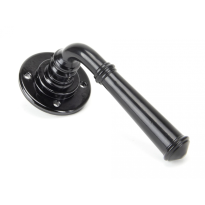 Wardlo deurkruk op rozet kruk 120mm, rozet 60x5mm rond geveerd smeedijzer zwart