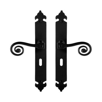 GPF6200.60 smeedijzer zwarte deurkruk Kera op langschild BB56, 291x41x4mm