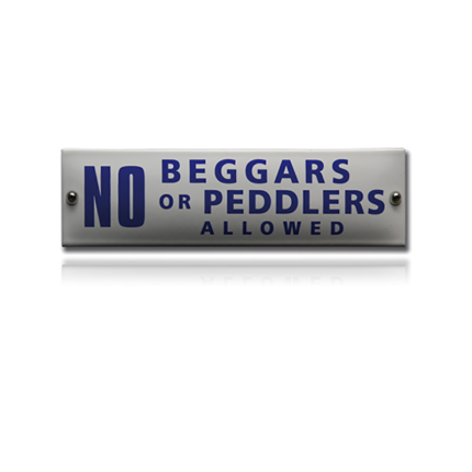 NH-95 emaille naambord 'No beggars or peddlers allowed'