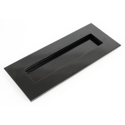 Wardlo buitenmaat 266x110mm/ opening 203x45mm smeedijzer zwart