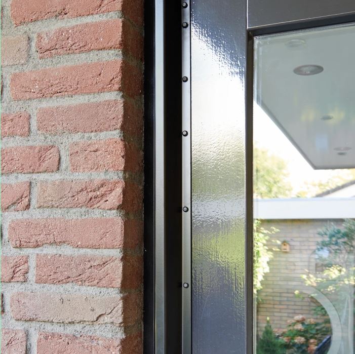 Sfeerimpressie SecuStrip Plus buitendraaiende deuren 21 27 mm 1.jpg